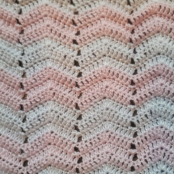 #368 Hand Made Baby Pink White Blanket - Picture 4 of 4